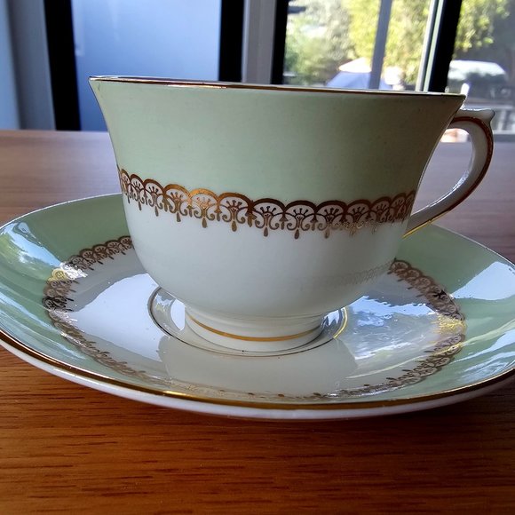 Colclough Vintage Teacup and Saucer Genuine Bone China Mint Green and  Gold - Picture 1 of 3